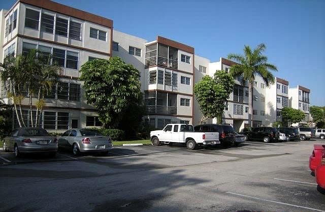 1st image of 4044 NW 19th Street #408