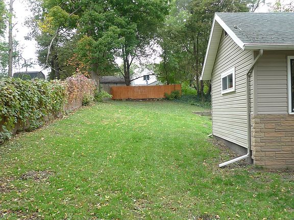 2nd image of 1711 Roseneath Ave