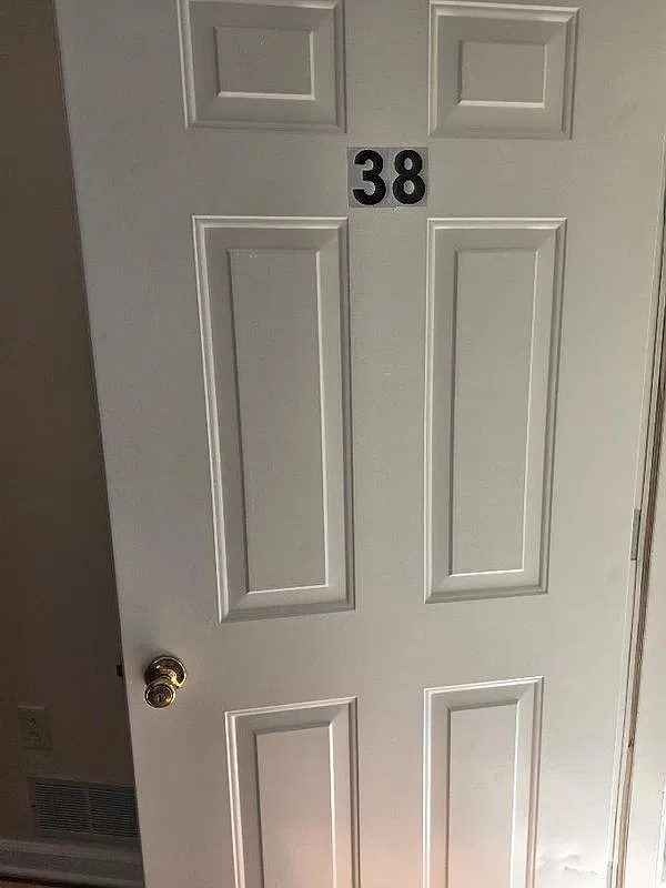 2 bed, 1.5 bath, 1000 sqft, $1,200 — Photo 1