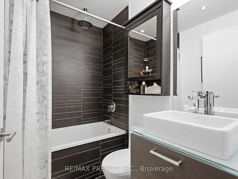 25 Stafford St #407 — Photo 11