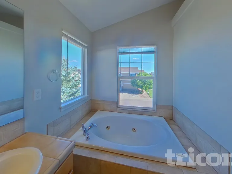 12204 Angelina Dr — Photo 9