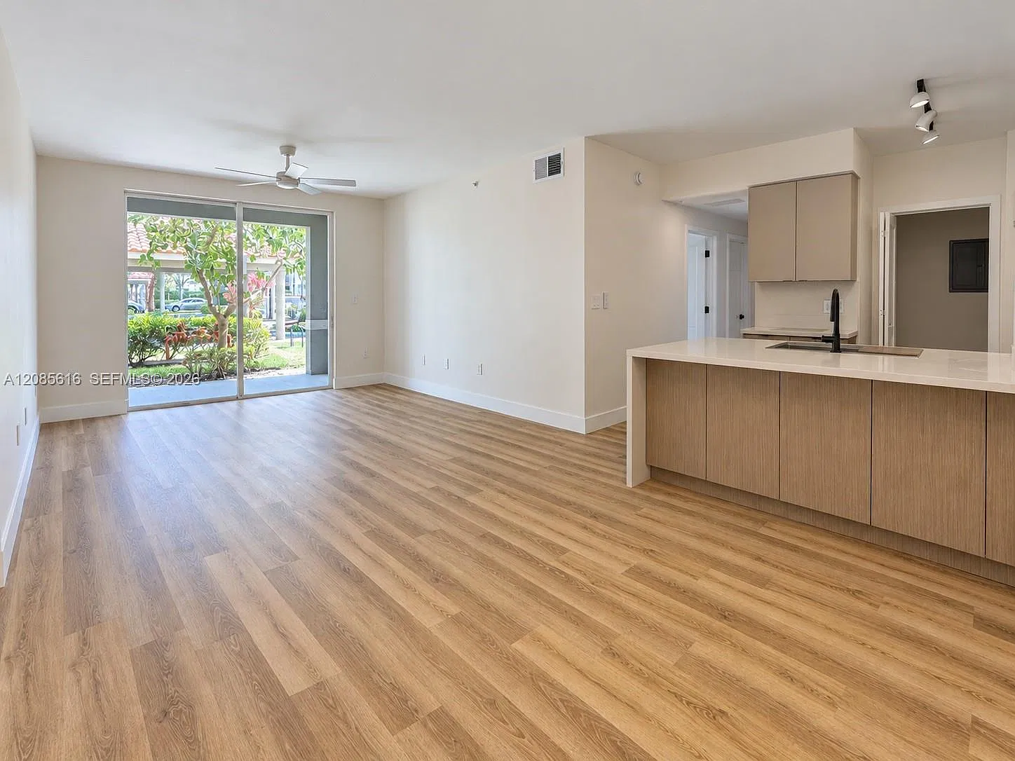 6821 SW 44th St — Photo 1