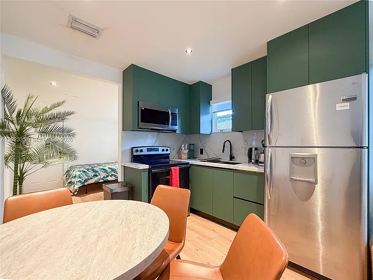 105 SW 4th Ave — Photo 5