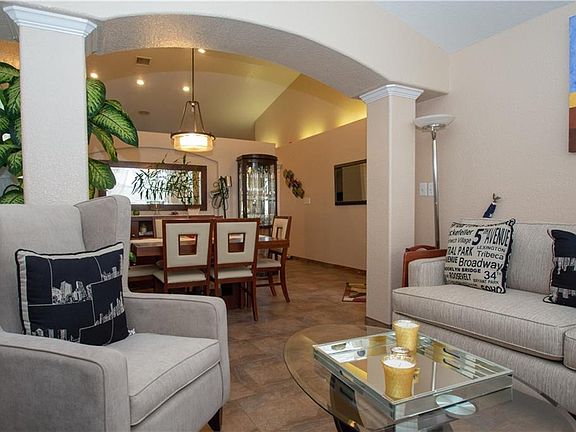 5th image of 557 Royal Willow Way