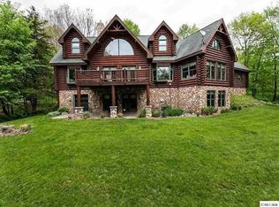 17945 Twin Springs Dr, Durango, IA 52039