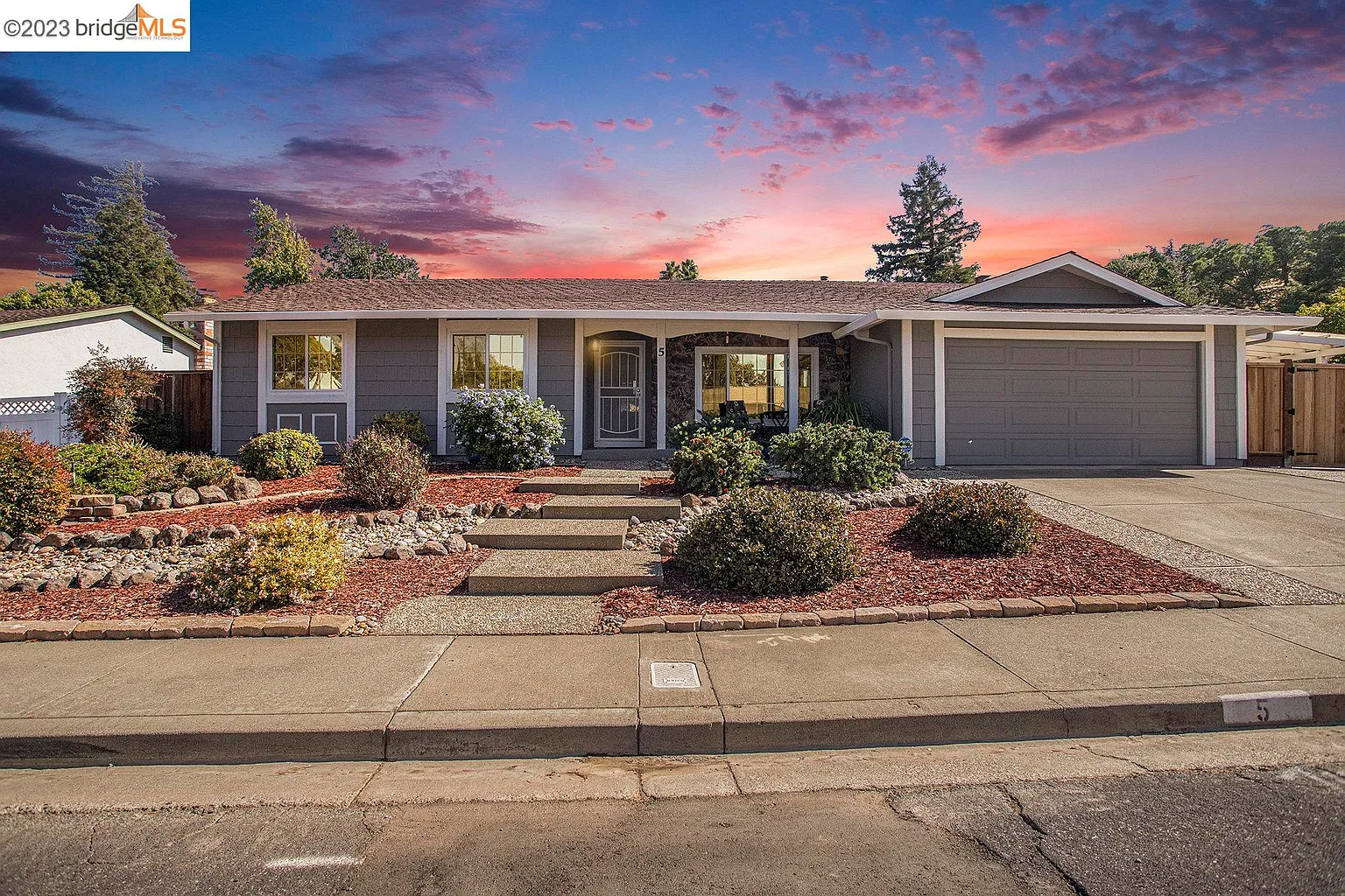 5 Castlewood Dr photo 1