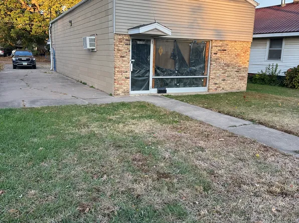 1115 Center Point Rd NE, Cedar Rapids, IA 52402