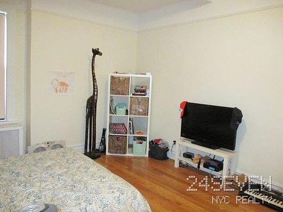5th image of 205 W 88th St APT 4H