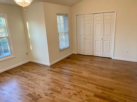 3rd image of 300 Skidmore Blvd
