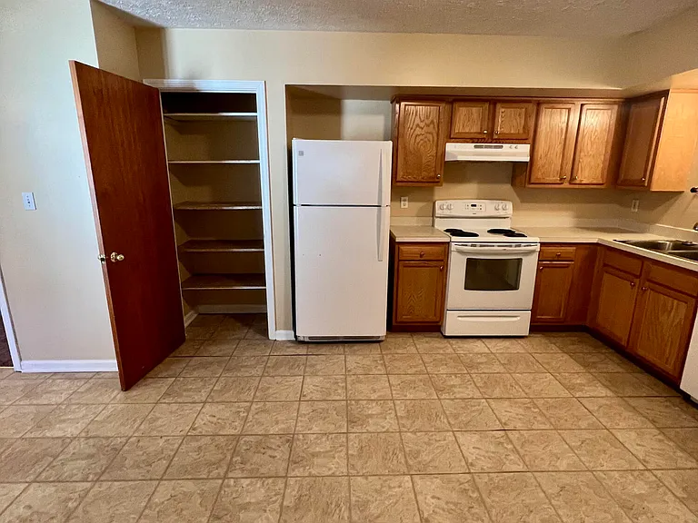 3327 Wood Valley Ct — Photo 9