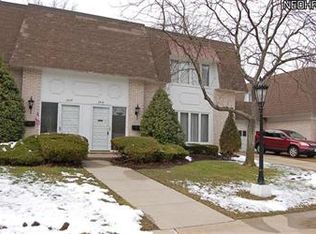 2616 S Green Rd, University Heights, OH 44122