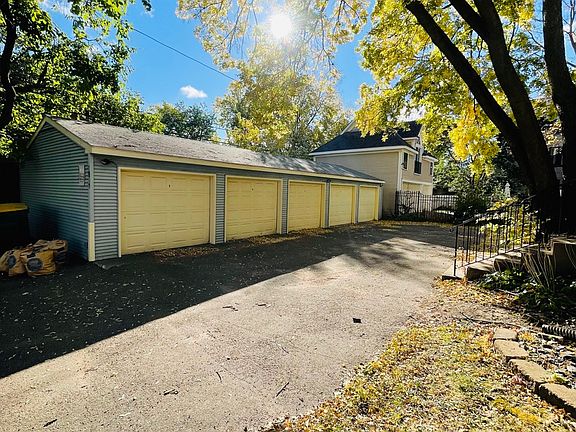 Private Garages Available for Rent