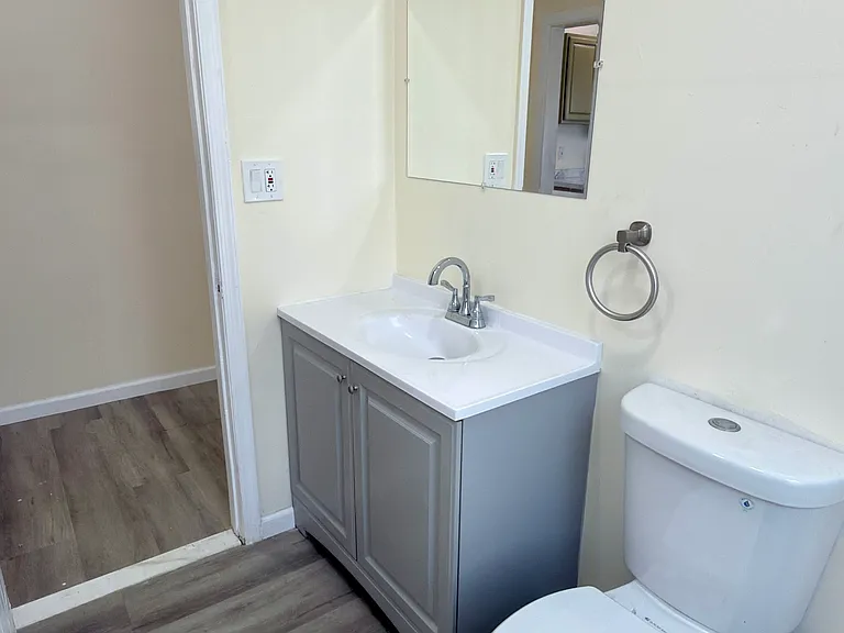 547 N Silk St — Photo 14