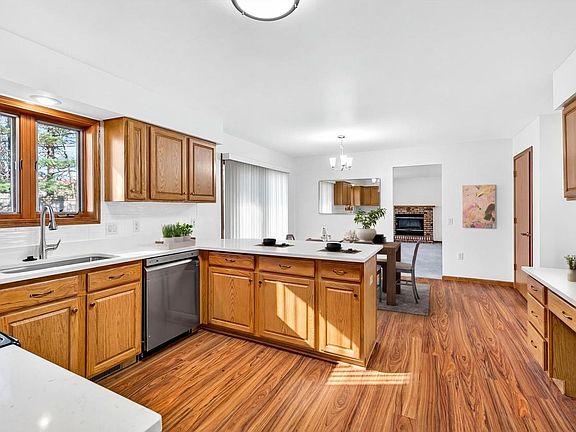 5th image of 1606 Capital Avenue