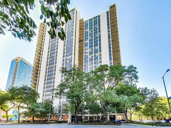 1255 N Sandburg Ter, Chicago, IL