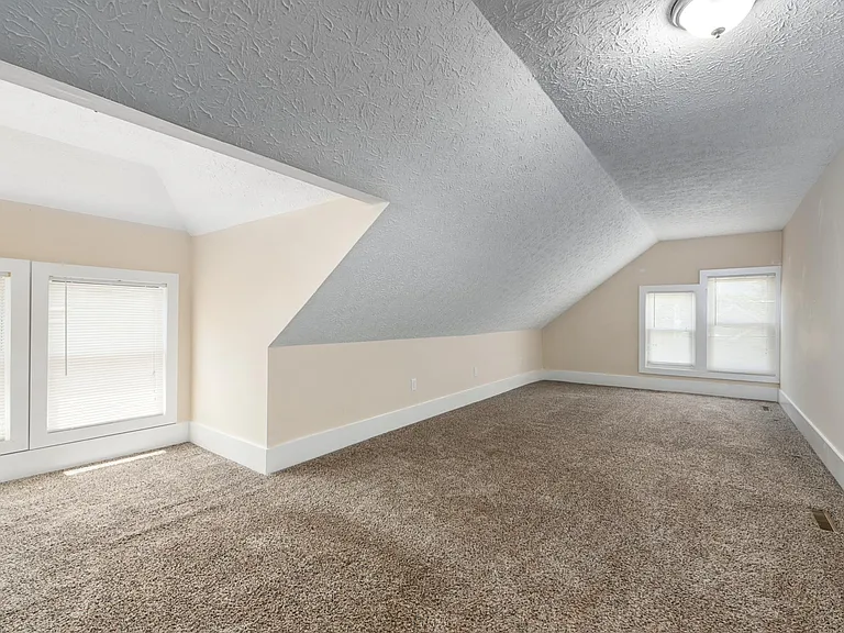 1295 Warren Rd — Photo 15