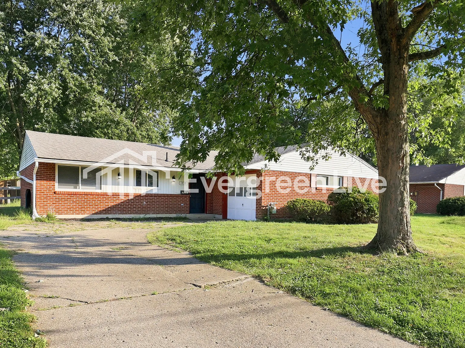 4 bed, 2.0 bath, 1376 sqft, $1,895 — Photo 2