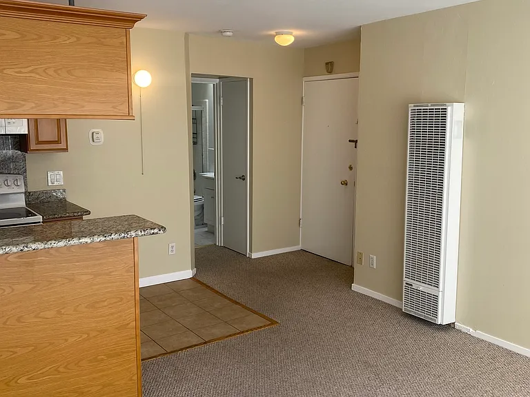 1634 Oxford St #305 — Photo 8