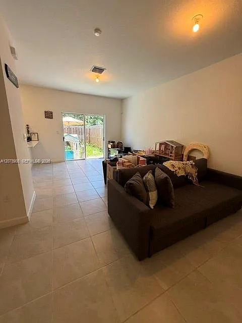 3 bed, 1700 sqft, $2,550 — Photo 3
