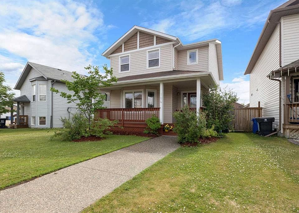 1st image of 104 NE Walnut Cres