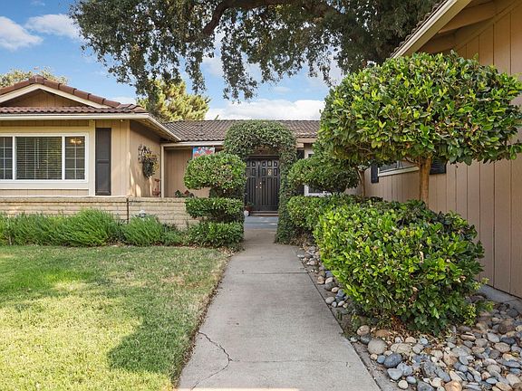 4th image of 1819 Chaparral Way