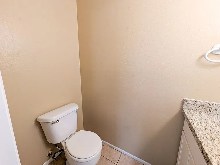 2700 N 16th St #21 — Photo 9