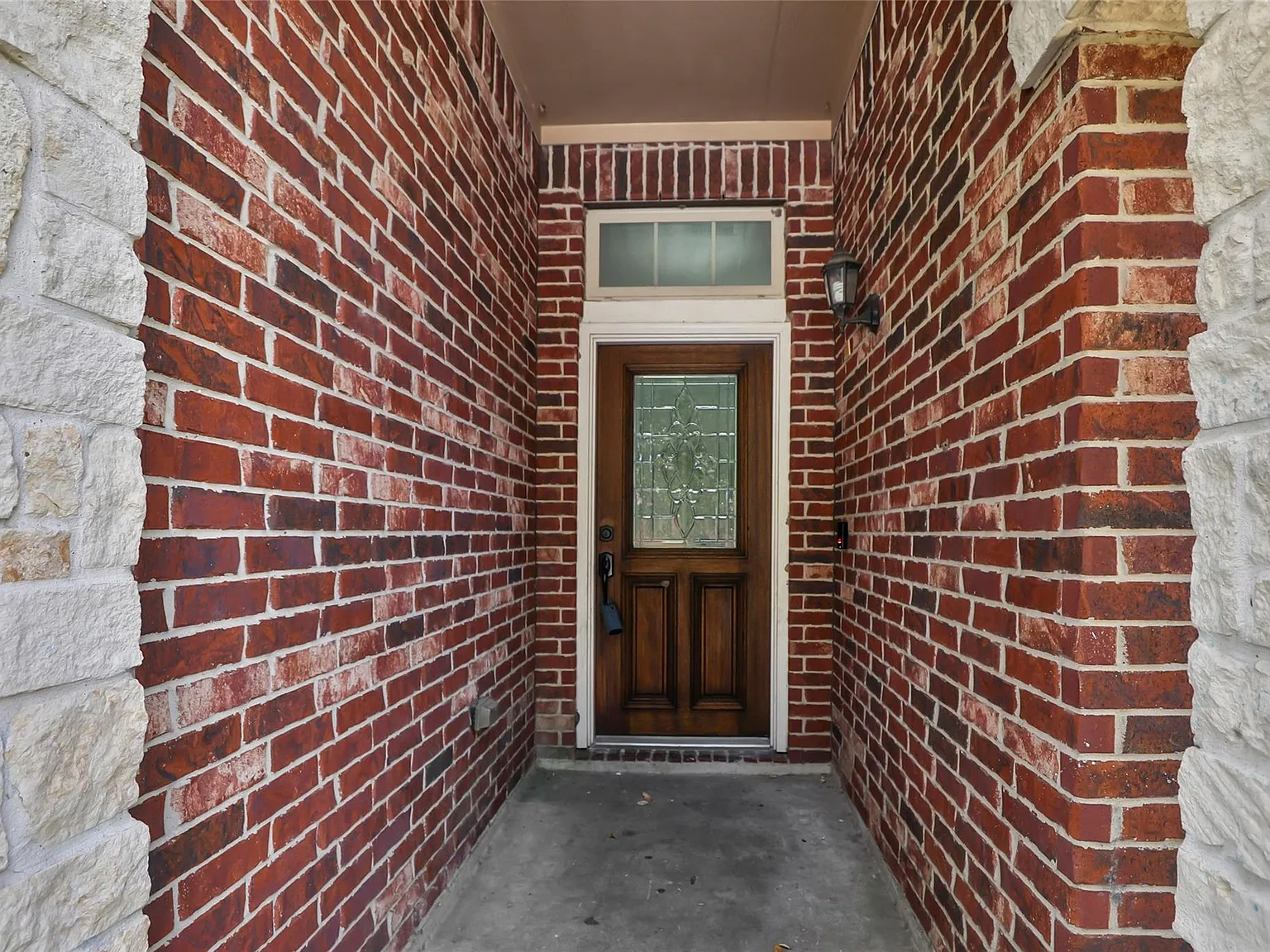 3 bed, 2.5 bath, 2018 sqft, $2,250 — Photo 4