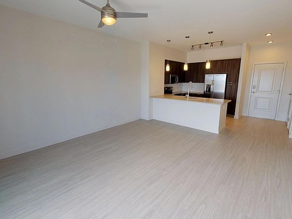 4th image of 581 Evernia St