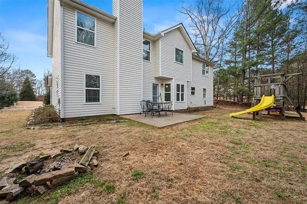 4 bed, 2.5 bath, 2694 sqft, $2,700 — Photo 4