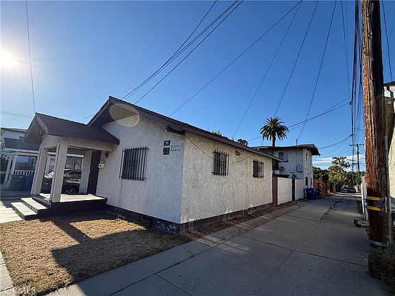 3rd image of 1045 E New York St