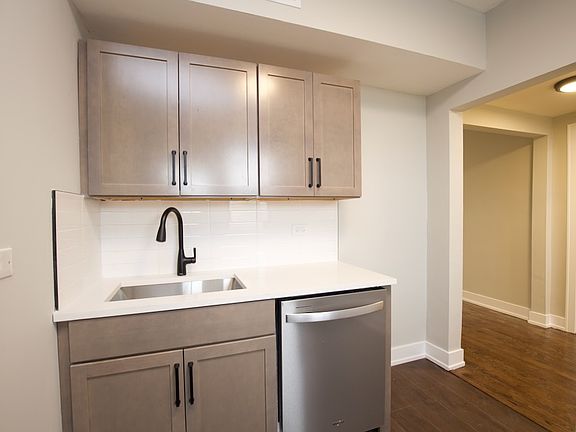 4th image of 3150 W Sunnyside Ave #F2