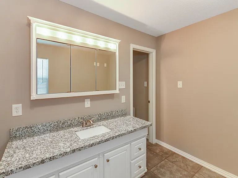 1029 Sycamore St — Photo 24