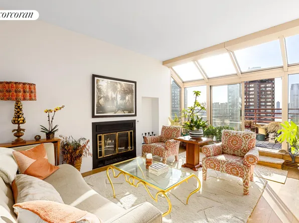 250 South End Avenue image 6 of 19