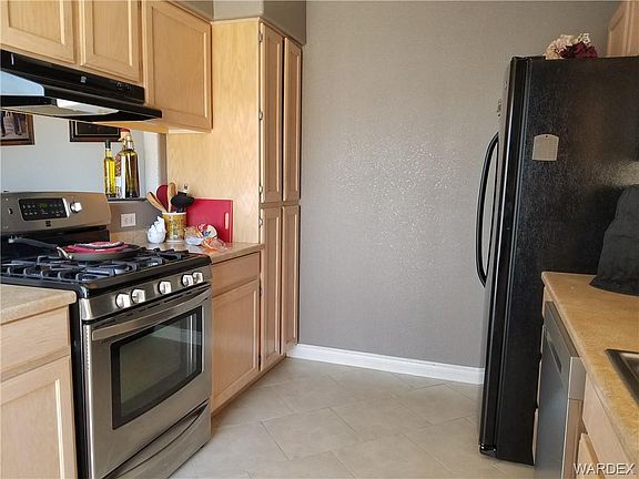 3rd image of 1313 Country Club Cir
