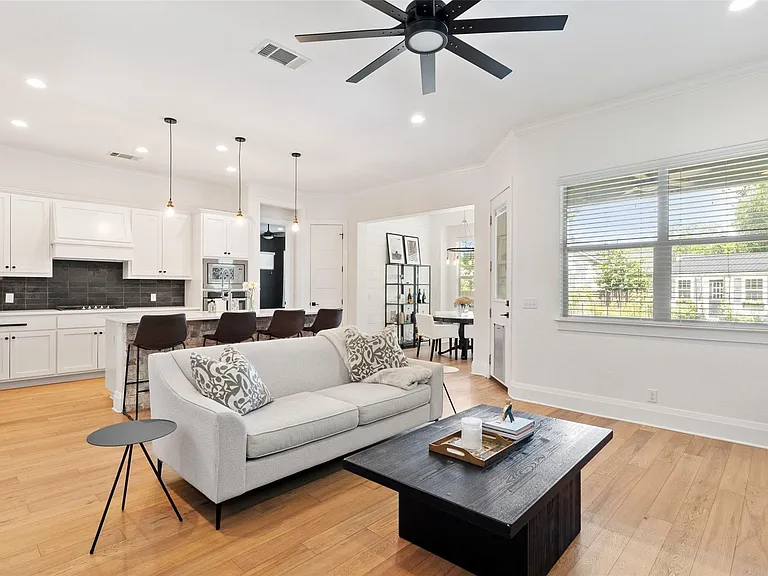 1410 Hart St — Photo 18