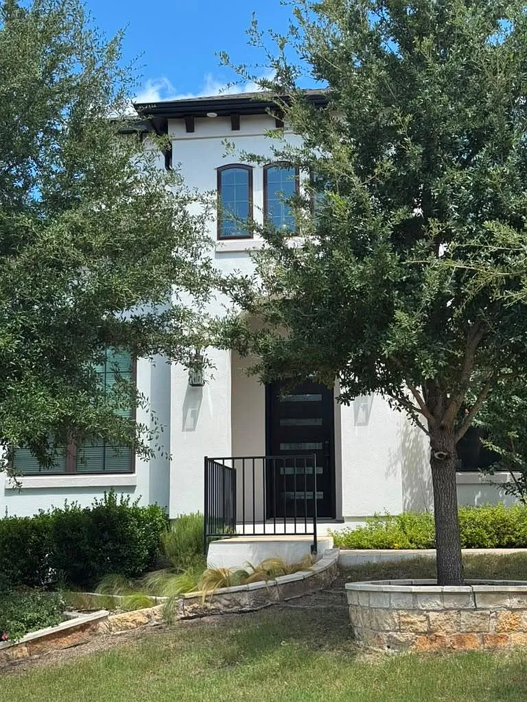 4 bed, 4.5 bath, 3906 sqft, $3,750 — Photo 2