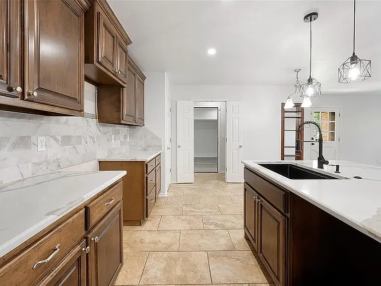 1423 NW 98th St — Photo 27