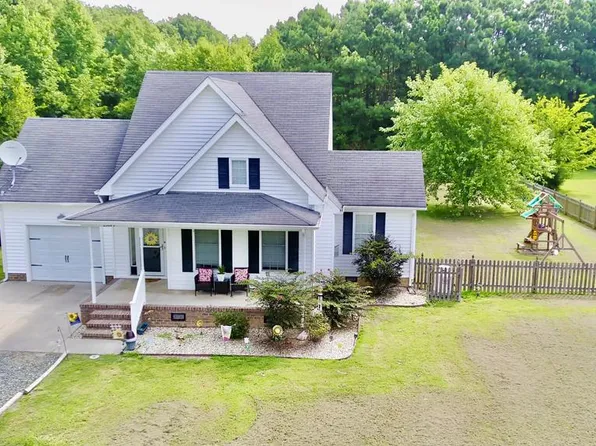 21077 Mill St, Cape Charles, VA 23310