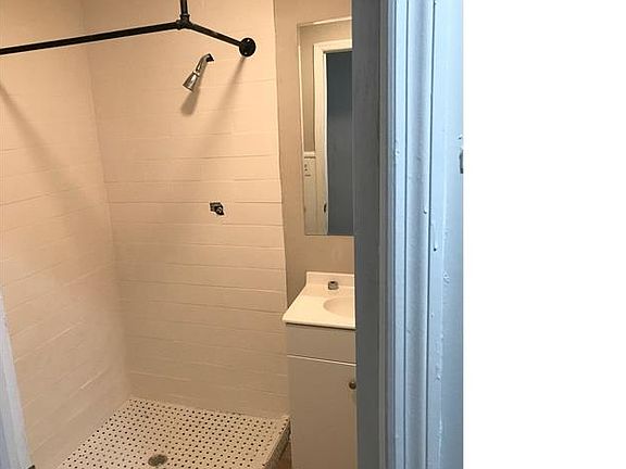 5th image of 8013 Park Ave