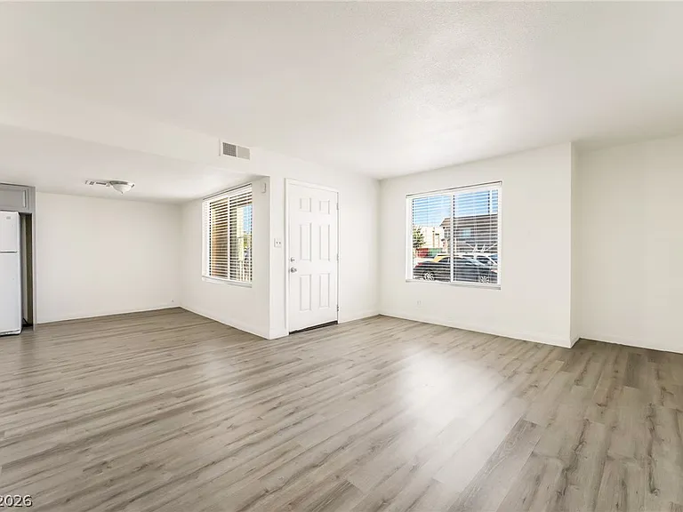 5303 Del Gado Dr #B — Photo 6