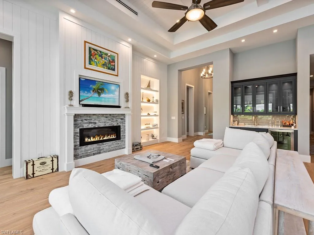 4 bed, 3.5 bath, 3119 sqft, $16,000 — Photo 3
