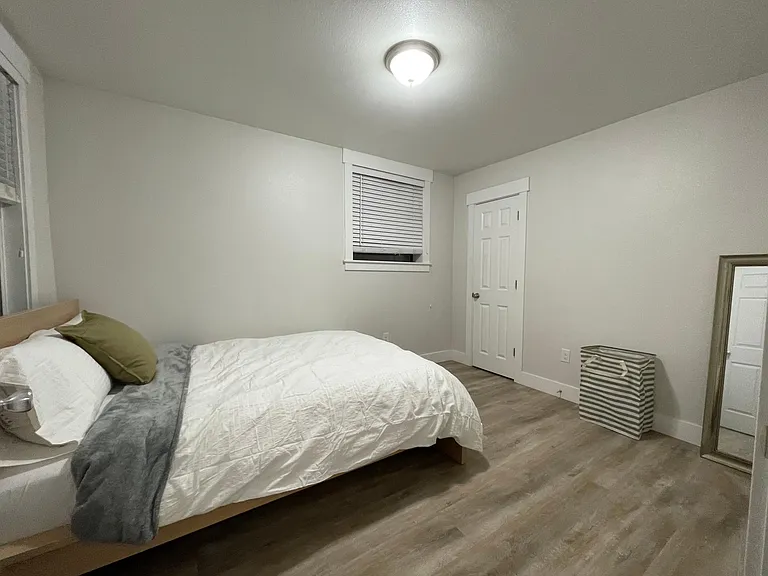 1522 Taylor Ave N #B — Photo 16