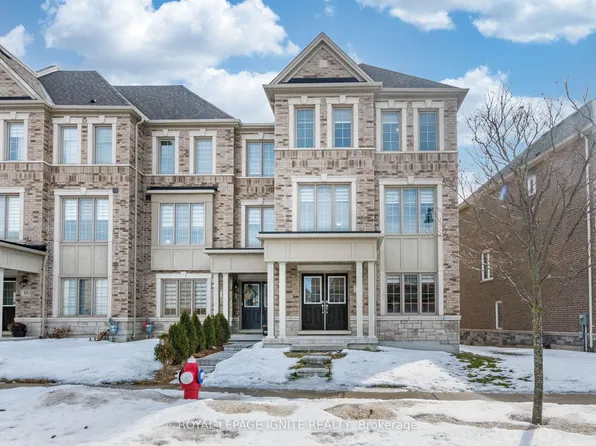 15 Temple Mnr, Brampton, ON L6Y 6C4