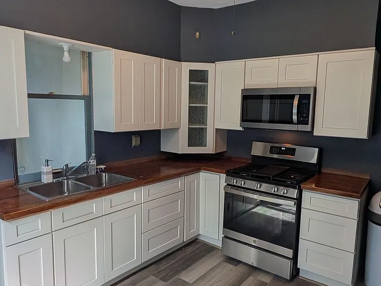 1953 Laurel Ave — Photo 2