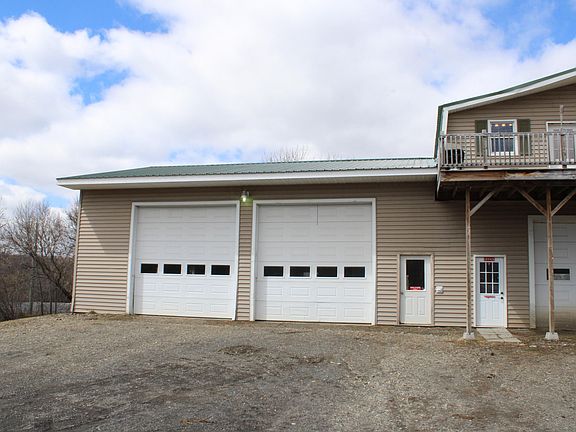 3rd image of 1010 Mapleton Road