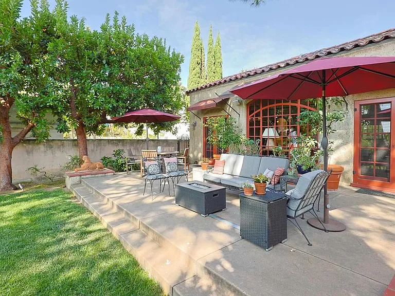 1027 Adella Ave — Photo 38