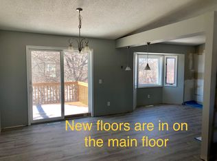 2212 Grimm Rd, Chaska, MN 55318