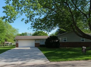 732 Deerfield Rd, Chatham, IL 62629