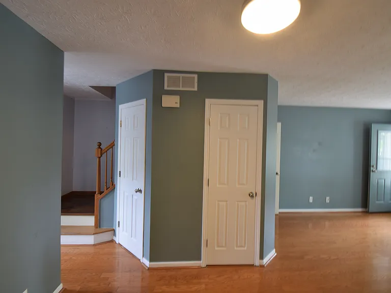 1136 Anthrop Dr — Photo 4
