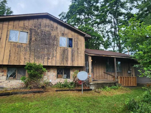 325 4th St, Oscoda, MI 48750